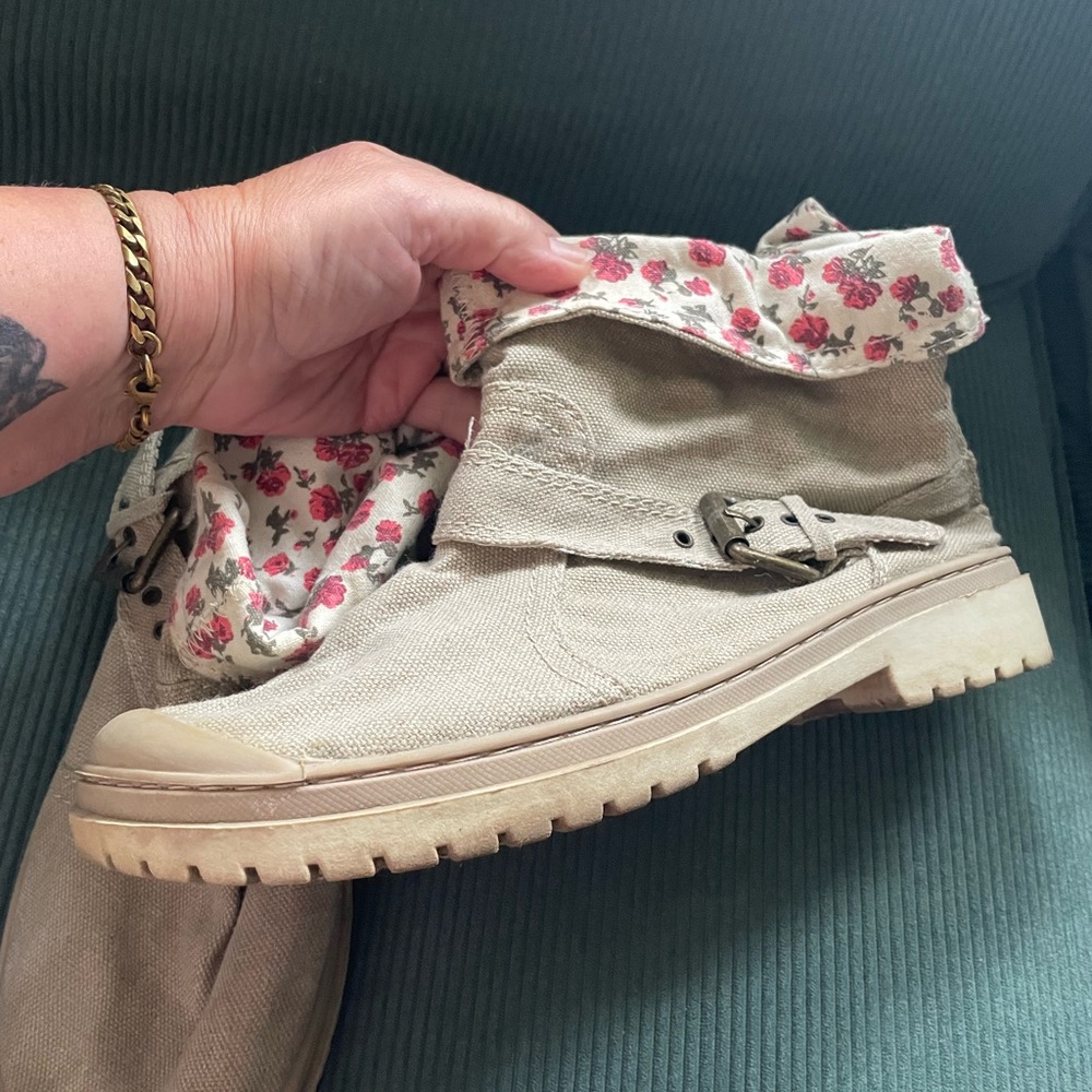 Roxy canvas booties with floral lining